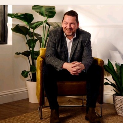 David Holloway seated portrait